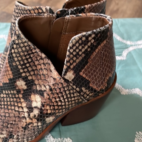 Vince Camuto Boots size 5 1/2 - Picture 5 of 12
